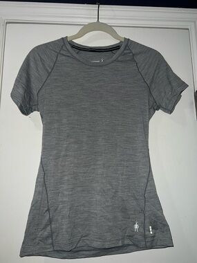 Smartwool Women's Short Sleeve Tee in Heather Gray
